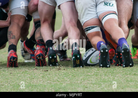 Pini del sud, N.C, STATI UNITI D'AMERICA. Xiii Apr, 2018. 5 maggio 2018 - pini del sud, N.C., STATI UNITI D'AMERICA - Rugby scrum azione durante una partita tra i pini del sud e New Orleans presso la Divisione 2018 2 Conferenza meridionale campionati di Rugby presso il National Athletic Village. Pini del sud sconfitto New Orleans, 71-12 nel giro di 32 per avanzare alla Conferenza meridionale Campionato di domani. Credito: Timothy L. Hale/ZUMA filo/Alamy Live News Foto Stock