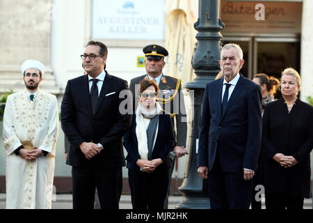 Vienna, Austria. 06. Maggio 2018. Commemorare le vittime del nazionalsocialismo. La foto mostra da l. a r. Vice-Cancelliere Heinz-Christian Strache, FPÖ (Partito della libertà Austria), Doris Schmidauer, Presidente federale Alexander van der Bellen e Ministro federale Beate Hartinger-Klein (FPÖ). Credit: Franz PERC / Alamy Live News Foto Stock