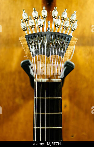 Collo di una stringa twuelve chitarra portoghese Foto Stock