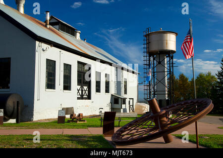 Casa del motore con la puleggia ruota, Soudan Mina sotterranea del parco statale, Minnesota Foto Stock