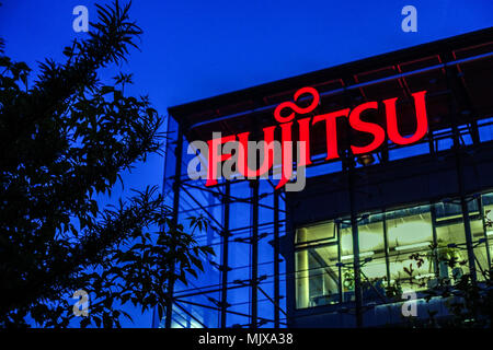 Logo Fujitsu, segno, Praga, Repubblica Ceca Foto Stock