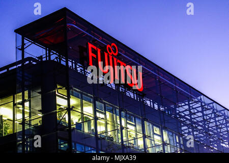 Logo Fujitsu, segno, Praga, Repubblica Ceca Foto Stock