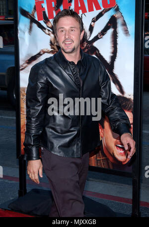 David Arquette che pongono alla premiere di 'otto zampe" Freaks al Chinese Theatre di Los Angeles. Luglio 16, 2002. - ArquetteDavid01B.jpgArquetteDavid01B evento nella vita di Hollywood - California, tappeto rosso Evento, verticale, STATI UNITI D'AMERICA, industria cinematografica, celebrità, fotografia, Bestof, arte cultura e intrattenimento, Topix celebrità moda / dal tappeto rosso-, una persona, verticale, migliori della vita di Hollywood, evento nella vita di Hollywood - California, moquette rossa e dietro le quinte, USA, industria cinematografica, celebrità, movie celebrità, personaggi televisivi, musica celebrità, fotografia, migliori Foto Stock