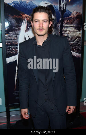 Orlando Bloom arrivando alla premiere di "Il Signore degli Anelli: Le Due Torri" al Cineramadome Theatre di Los Angeles. Dicembre 15, 2002. - BloomOrlando45.jpgBloomOrlando45 evento nella vita di Hollywood - California, tappeto rosso Evento, verticale, STATI UNITI D'AMERICA, industria cinematografica, celebrità, fotografia, Bestof, arte cultura e intrattenimento, Topix celebrità moda / dal tappeto rosso-, una persona, verticale, migliori della vita di Hollywood, evento nella vita di Hollywood - California, moquette rossa e dietro le quinte, USA, industria cinematografica, celebrità, movie celebrità, personaggi televisivi, musica celebr Foto Stock