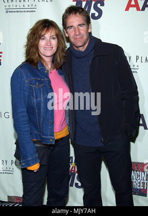 Scott Bakula e moglie Chelsea campo arrivando alla decima gara annuale per cancellare ' MS ' presso il Century Plaza Hotel di Los Angeles. Il 9 maggio 2003. - BakulaScott FieldChelsea.JPG - BakulaScott FieldChelsea.JPGBakulaScott FieldChelsea evento nella vita di Hollywood - California, tappeto rosso Evento, verticale, STATI UNITI D'AMERICA, industria cinematografica, celebrità, fotografia, Bestof, arte cultura e intrattenimento, Topix celebrità moda / dal tappeto rosso-, verticale, migliori della vita di Hollywood, evento nella vita di Hollywood - California, tappeto rosso , STATI UNITI, industria cinematografica, celebrità, mo Foto Stock