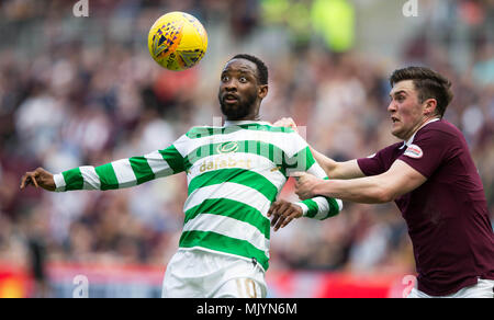 Il Celtic Moussa Dembele (sinistra) e cuori Giovanni Souttar (a destra) durante la Ladbrokes Premiership scozzese corrispondono a Tynecastle Stadium, Edimburgo. Foto Stock