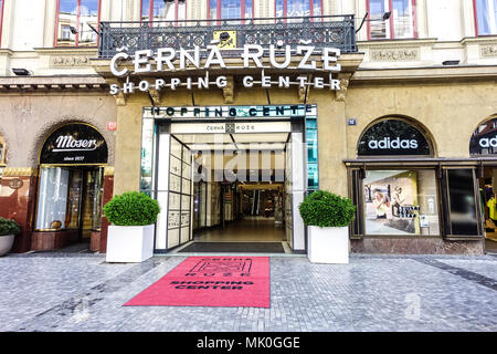 Praga Passage shopping, Cerna Ruze - Black Rose, Centro commerciale, Na Prikope Street, Praga shopping nel centro della città Foto Stock