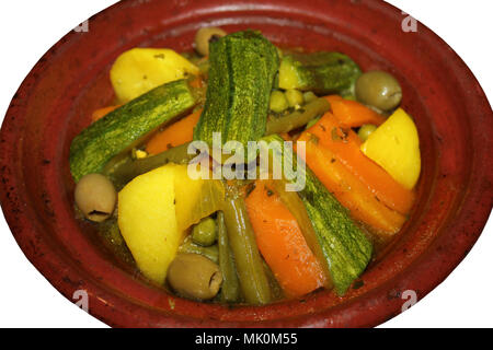 Marocchino Tagine vegetale isolato su bianco Foto Stock