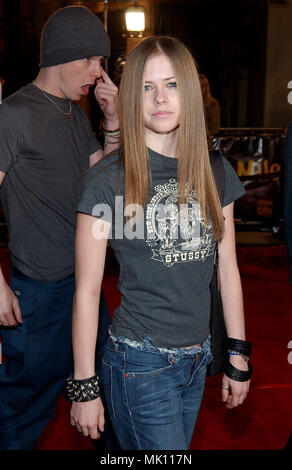 Avril Lavigne arrivando a 8 miglio Premiere al Westwood Village Theatre di Los Angeles. Il 6 novembre 2002. - LavigneAvril009.jpgLavigneAvril009 evento nella vita di Hollywood - California, tappeto rosso Evento, verticale, STATI UNITI D'AMERICA, industria cinematografica, celebrità, fotografia, Bestof, arte cultura e intrattenimento, Topix celebrità moda / dal tappeto rosso-, una persona, verticale, migliori della vita di Hollywood, evento nella vita di Hollywood - California, moquette rossa e dietro le quinte, USA, industria cinematografica, celebrità, movie celebrità, personaggi televisivi, musica celebrità, fotografia, Bestof, arte Foto Stock