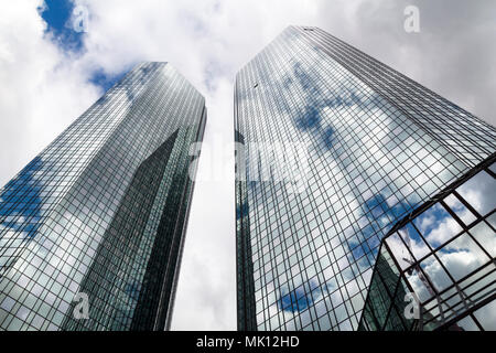 Deutsche Bank Headquarters torri, un moderno grattacielo nel centro di Francoforte, Germania Foto Stock