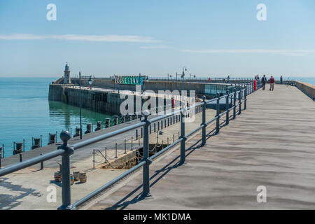 Folkestone Harbour braccio,Folkestone,Kent,l'Inghilterra,UK Foto Stock