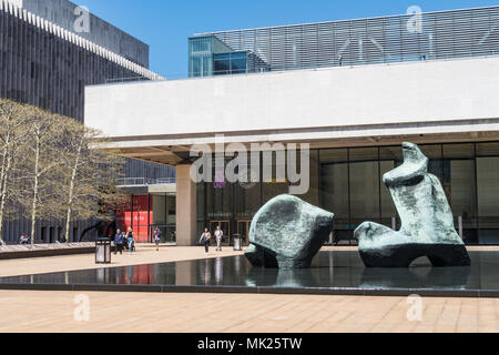 Hearst Plaza presso il Lincoln Center for the Performing Arts, New York, Stati Uniti d'America Foto Stock