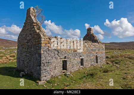 Ha rovinato la costruzione di pietra (riportati come ex Ministro Strath's house / manse), Kilchrist, Cill Chriosd, Suardal, Isola di Skye, Scotland, Regno Unito. Foto Stock