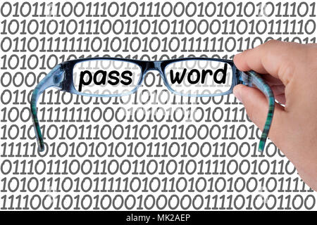 Lo sniffing password mondo digitale concetto mano azienda bicchieri isolato su bianco Foto Stock