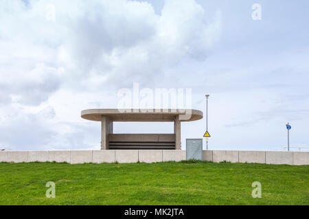 Rifugio sul mare sul lungomare di Rhyl Denbighshire Wales UK Foto Stock