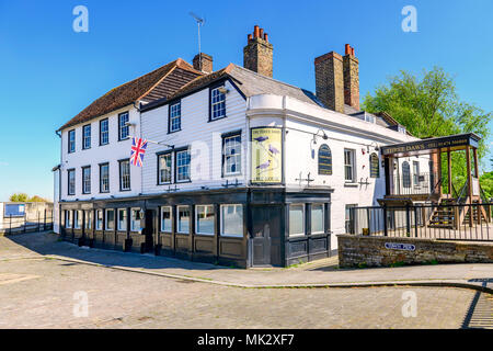 I tre daw public house sulla città pier gravesend Foto Stock