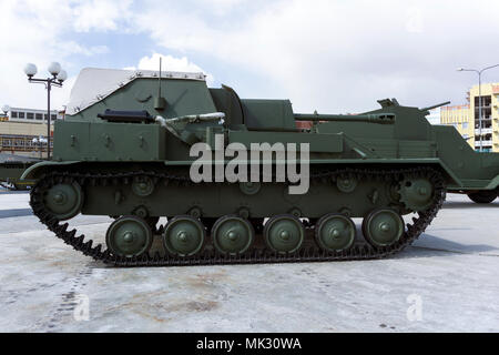 Verkhnyaya Pyshma, Russia - 01 Marzo 2018: un sovietico semovente su pistola-76M nel museo di attrezzature militari Foto Stock