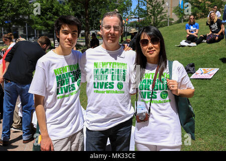 Dallas, Stati Uniti d'America. 05 Maggio, 2018. Presidentessa di Newtown azione Alliance, Po Murray con i membri della famiglia. Credito: la foto di accesso/Alamy Live News Foto Stock