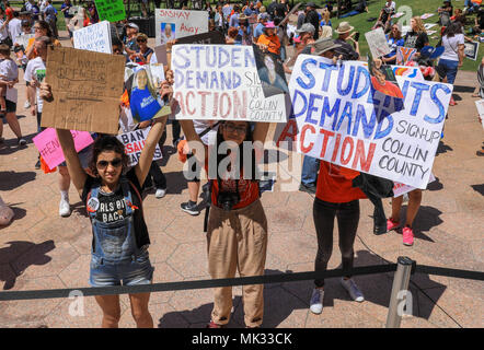 Dallas, Stati Uniti d'America. 05 Maggio, 2018. I dimostranti protestano nei pressi della NRA riunione annuale a Dallas, in Texas il 5 maggio 2018. Credito: la foto di accesso/Alamy Live News Foto Stock