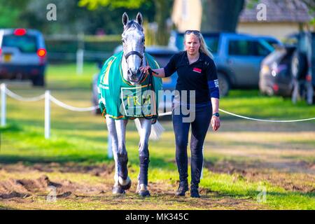 Cross Country. Classe Ballaghmor e lo sposo. A piedi maneggio.Mitsubishi Badminton Horse Trials. Badminton. Regno Unito. 05/05/2018. Foto Stock