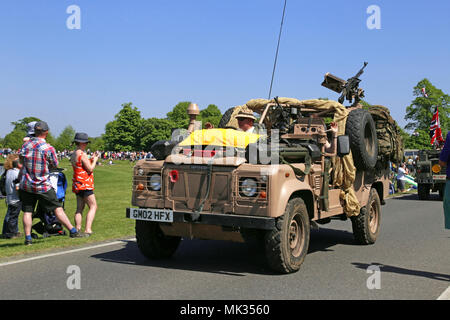 "Pathfinder" Land Rover Defender (2002), domenica castagna, 6 maggio 2018. Bushy Park, Hampton Court, London Borough of Richmond upon Thames, Inghilterra, Gran Bretagna, Regno Unito, Regno Unito, Regno Unito, Europa. Sfilata di veicoli d'epoca e classici e mostre con attrazioni della zona fieristica e rievocazioni militari. Crediti: Ian Bottle/Alamy Live News Foto Stock