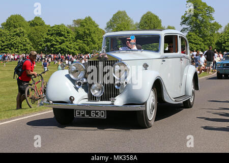 Rolls-Royce 25/30 (1936). Domenica delle castagne, 6 maggio 2018. Bushy Park, Hampton Court, London Borough of Richmond upon Thames, Inghilterra, Gran Bretagna, Regno Unito, Regno Unito, Regno Unito, Europa. Sfilata di veicoli d'epoca e classici e mostre con attrazioni della zona fieristica e rievocazioni militari. Crediti: Ian Bottle/Alamy Live News Foto Stock
