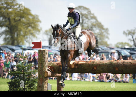 Badminton, UK. Il 5 maggio 2018. 05.05.2018 Mitsubishi Motors Badminton Horse Trials 2018. Badminton House. Flora Harris (GBR) sul credito Bayano: Julie Priestley/Alamy Live News Foto Stock