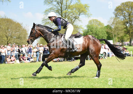 Badminton, UK. Il 5 maggio 2018. 05.05.2018 Mitsubishi Motors Badminton Horse Trials 2018. Badminton House. Flora Harris (GBR) sul credito Bayano: Julie Priestley/Alamy Live News Foto Stock