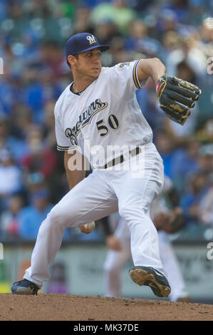 Milwaukee, WI, Stati Uniti d'America. Il 6 maggio, 2018. Milwaukee Brewers relief pitcher Jacob Barnes #50 offre un passo durante il Major League Baseball gioco tra il Milwaukee Brewers e i pirati di Pittsburgh a Miller Park di Milwaukee, WI. John Fisher/CSM/Alamy Live News Foto Stock