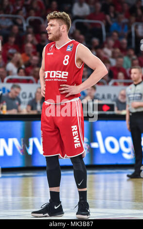 Germania, Bamberg, Brose Arena - 06 Maggio 2018 - Pallacanestro, 1.Bundesliga, BBL playoff - Brose Bamberg rispetto ai cestelli di Telekom Bonn - Immagine: Lucca Staiger (Brose Bamberg, #8) Alamy Live News/ Foto: Ryan Evans Foto Stock