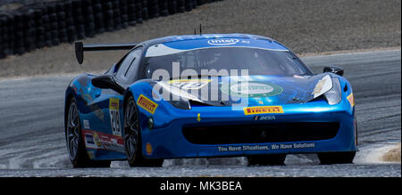 Monterey, CA, Stati Uniti d'America. Il 5 maggio, 2018. A. # 219 Tony Abbott in uscita di curva 2 durante il Ferrari Challenge 458 gara1a WeatherTech Raceway Laguna Seca Monterey, CA Thurman James/CSM/Alamy Live News Foto Stock