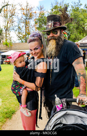 Encino, California, 6 maggio 2018 Los Encino stato storico Park - Giovane godendo il concerto a 2018 Ride per Ronnie concerto di beneficenza evento - Credit: Ken Howard/Alamy Live News Foto Stock