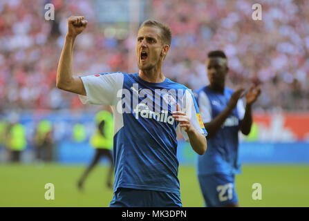 Duesseldorf, Germania 06.05.2018, 2. Bundesliga 33. Spieltag, Fortuna Duesseldorf - Holstein Kiel, Dominik Drexler (Kiel) celebra. Credito: Juergen schwarz/Alamy Live News Foto Stock