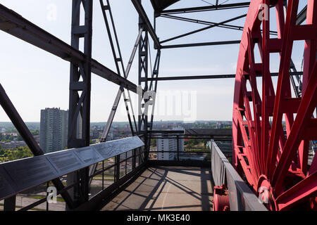 KATOWICE, Polonia - 05 Maggio 2018: Albero dell'ex miniera di carbone "Katowice', ora adattato come una torre di osservazione del museo di Slesia. Foto Stock
