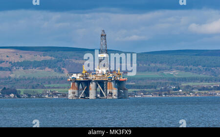 CROMARTY FIRTH Scozia smantellata o riparato Oil Rig giacente fuori della città di Invergordon Foto Stock