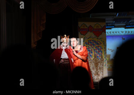 Il report finale concerto degli allievi del circolo teatrale entro la fine dell'anno accademico basato su racconti popolari russi, San Pietroburgo, Russia, 20 Foto Stock