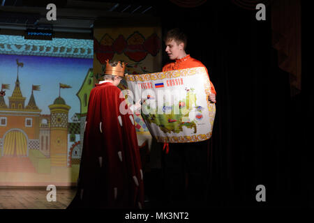 Il report finale concerto degli allievi del circolo teatrale entro la fine dell'anno accademico basato su racconti popolari russi, San Pietroburgo, Russia, 20 Foto Stock