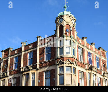 Banbury, Inghilterra - 29 Novembre 2017: Victorian ex Co op edificio in George St Foto Stock