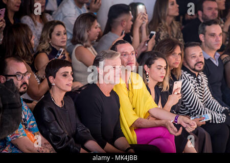 Il Brasile. Xxv Aprile, 2018. Gloria Pires, Brasiliano la famosa attrice partecipa alla registrazione dell'ultimo episodio di una soap opera 'O Outro lado do Paraíso' come ella sfilate sulla passerella di SPFW presso il Parco Ibirapuera. Credito: Leco Viana/ Thenews2/Pacific Press/Alamy Live News Foto Stock