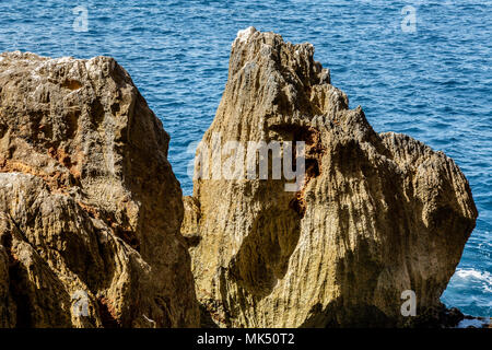 All'ingresso del Nettuno grotta sul 'Capo Caccia' sull'isola di Sardegna Foto Stock