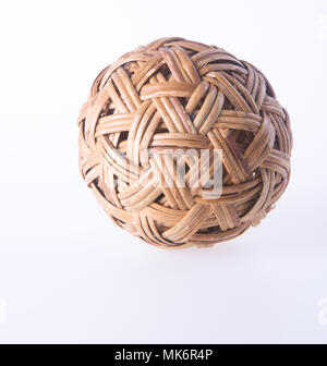 Sfera. rattan sfera su sfondo. rattan palla sullo sfondo Foto Stock