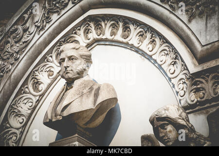 Monumenti a Recoleta cimitero, un cimitero pubblico a Buenos Aires, Argentina. Foto Stock