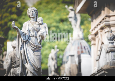 Monumenti a Recoleta cimitero, un cimitero pubblico a Buenos Aires, Argentina. Foto Stock