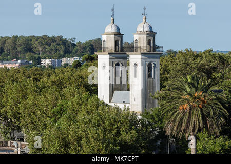 Vista dal faro di quartiere storico in Colonia del Sacramento, Uruguay Foto Stock