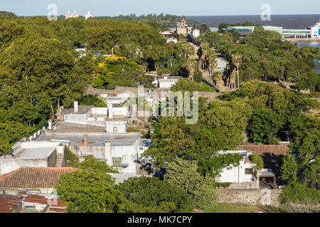 Vista dal faro di quartiere storico in Colonia del Sacramento, Uruguay Foto Stock