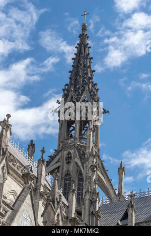 Neogotica steeple, Basílica del voto Nacional (Basilica del Voto Nazionale) a Quito, Ecuador. Foto Stock