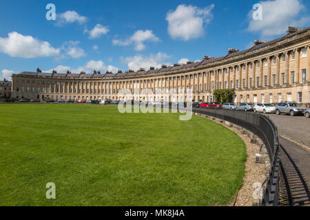 Royal Crescent nella città di Bath in un giorno di primavera Foto Stock