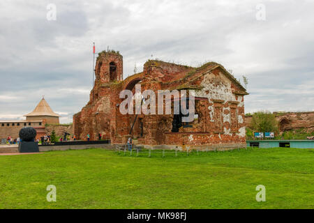 SHLISSELBURG, San Pietroburgo, Russia - Agosto 21, 2017: Rovine della Cattedrale della Natività di San Giovanni Battista - un monumento in onore del defe Foto Stock