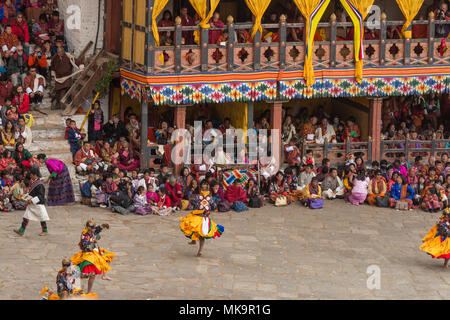 Tradizionale festa Tshechu a Rinpung Dzong fortezza a paro, Bhutan Foto Stock