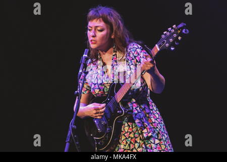 Angel Olsen esegue sul palco dell Auditorium Parco della Musica di Roma, Italia. Foto Stock